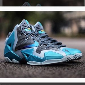 Nike Lebron XI basketball shoes